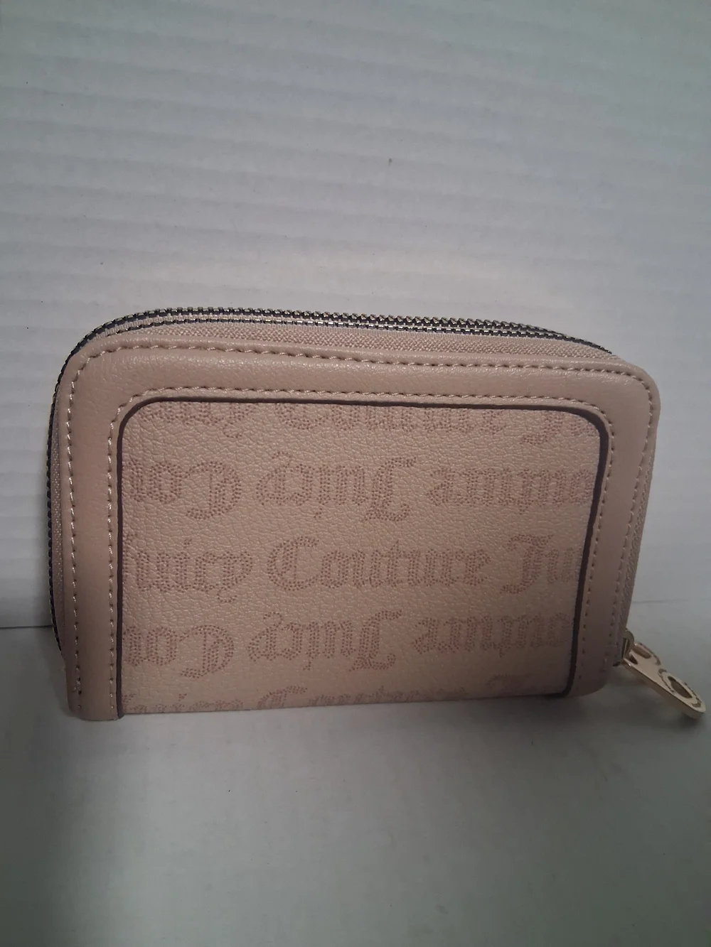 Juicy Couture Beige Heart Logo Zip Wallet Never Used